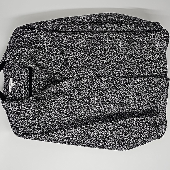 Notations Gray & Black Leopard Print Button Front Blouse wFront Pockets & Slits - Picture 9 of 16